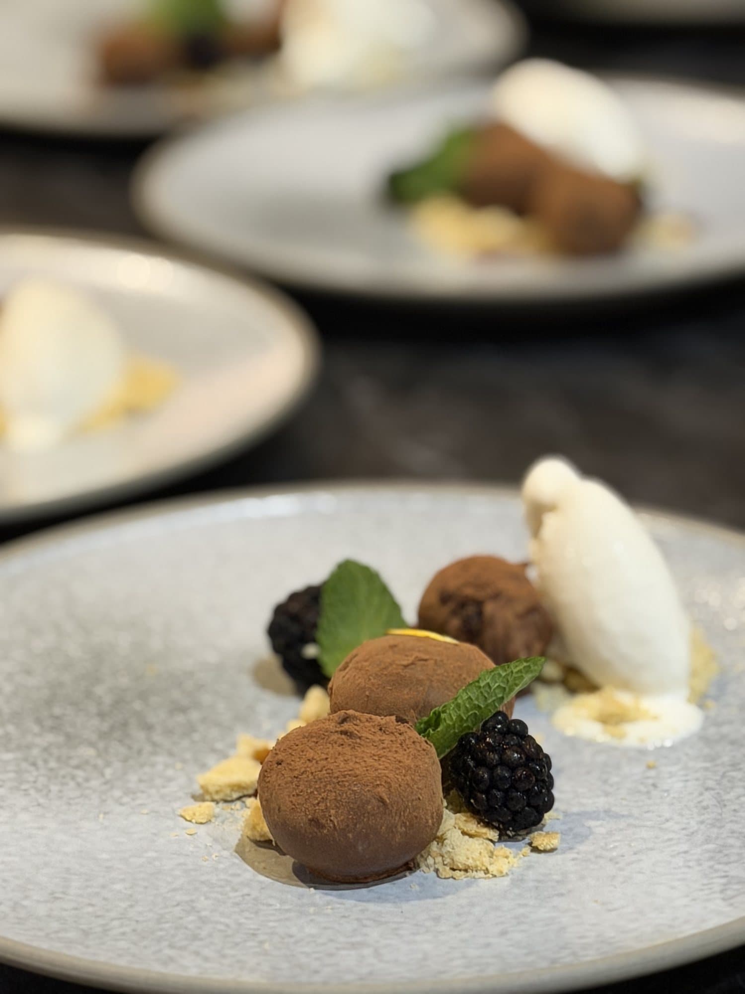 Trufas de chocolate con sorbete y moras